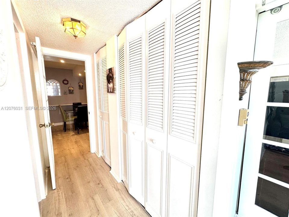 En Venta: $372,000 (2 camas, 2 baños, 1070 Pies cuadrados)