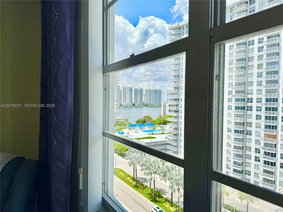 En Venta: $372,000 (2 camas, 2 baños, 1070 Pies cuadrados)