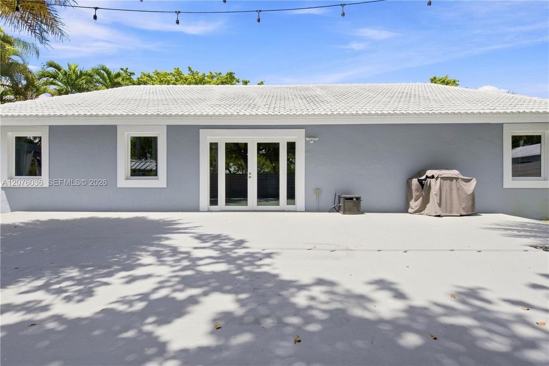 For Sale: $759,900 (4 beds, 2 baths, 2107 Square Feet)