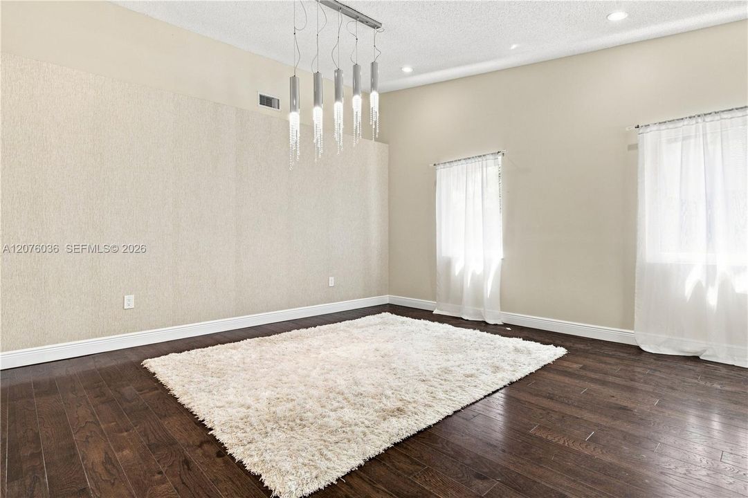 For Sale: $759,900 (4 beds, 2 baths, 2107 Square Feet)