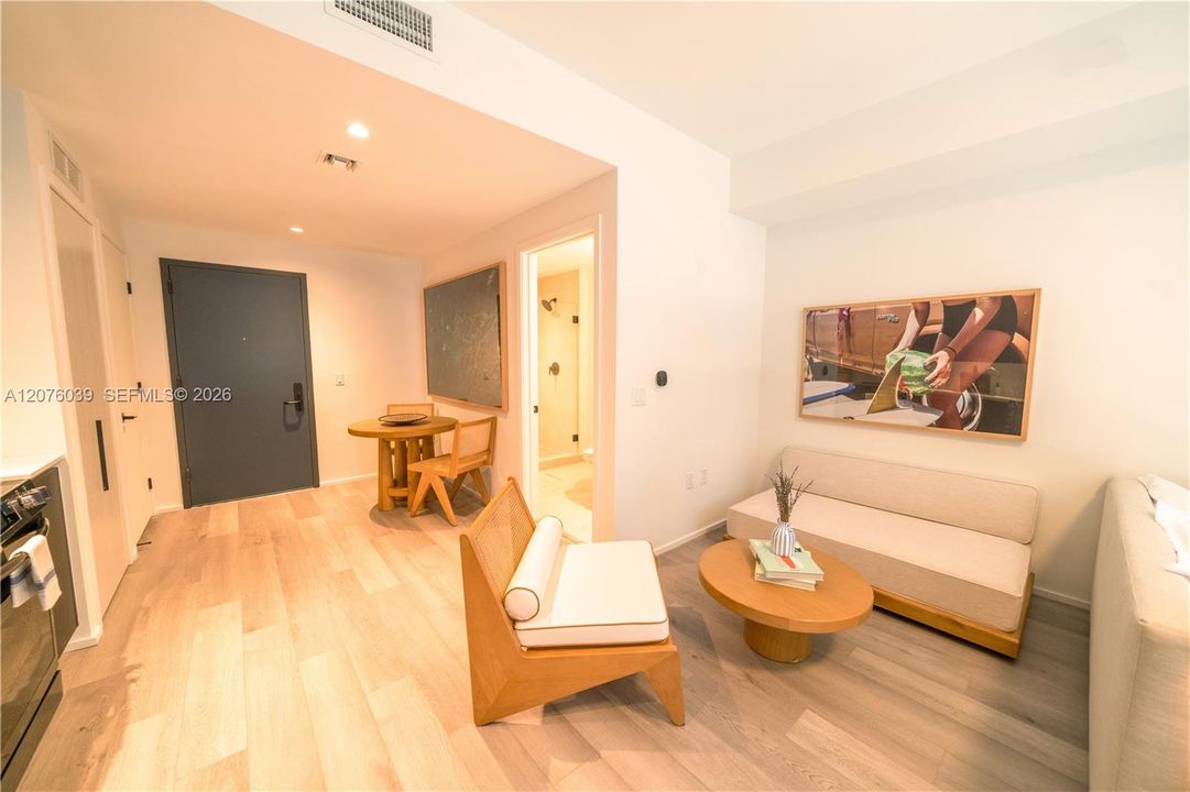 For Rent: $2,350 (0 beds, 1 baths, 423 Square Feet)