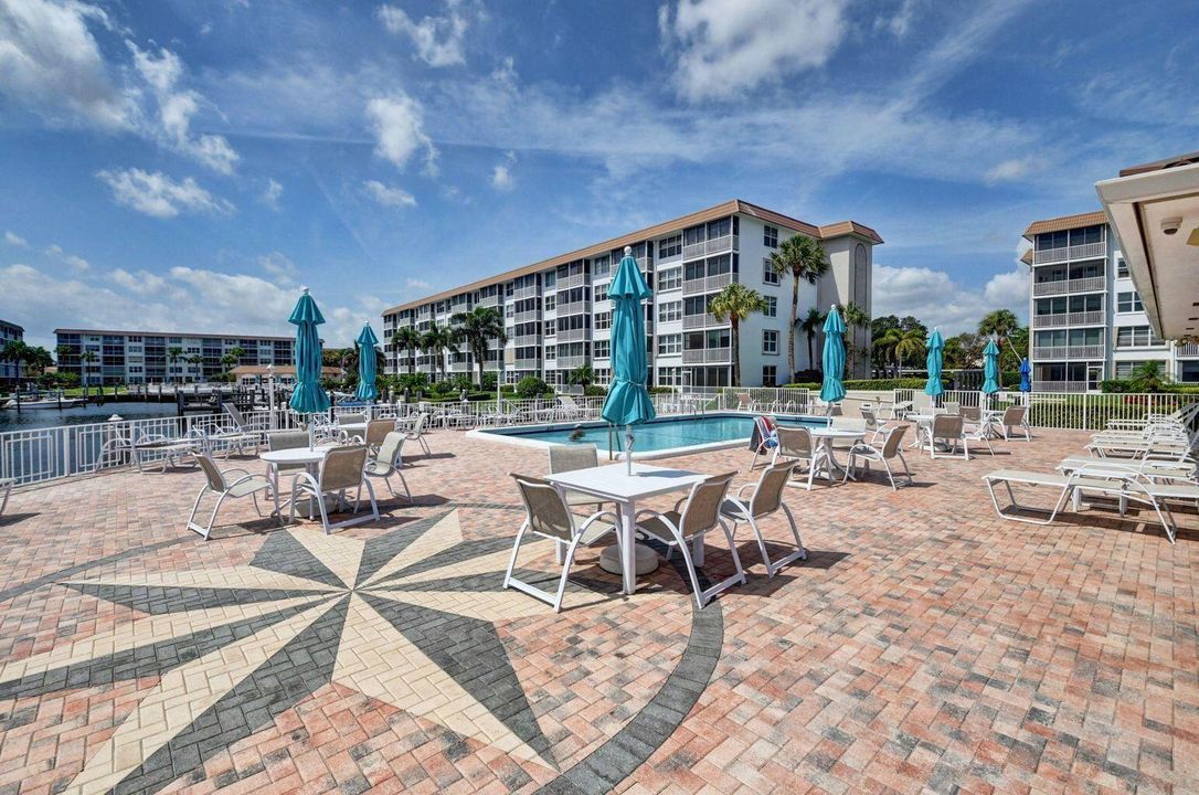 BOAT CLUB DECK & POOL