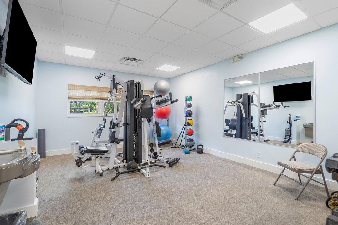 WEIGHT ROOM