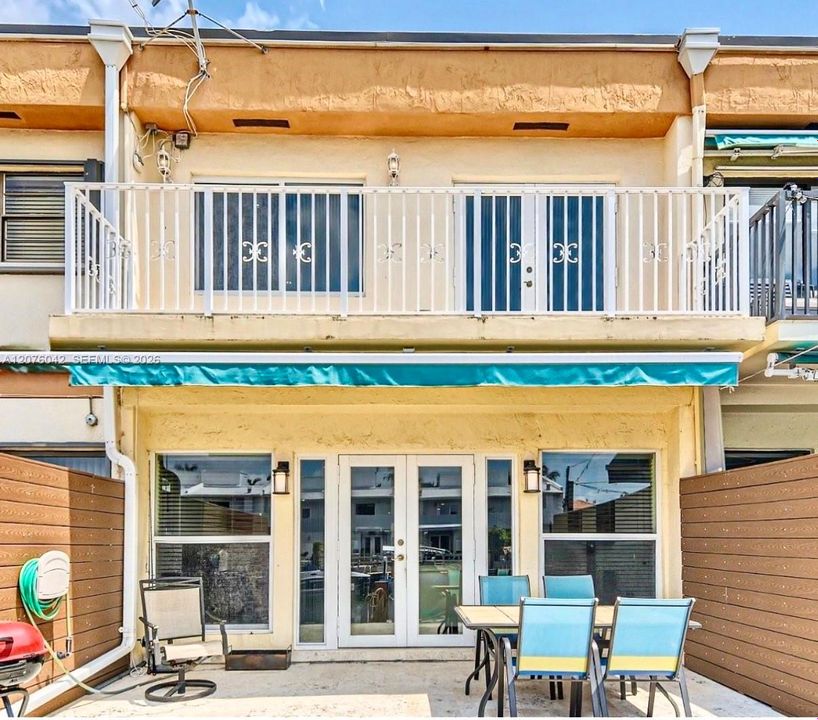 На продажу: $950,000 (3 спален, 3 ванн, 1804 Квадратных фут)