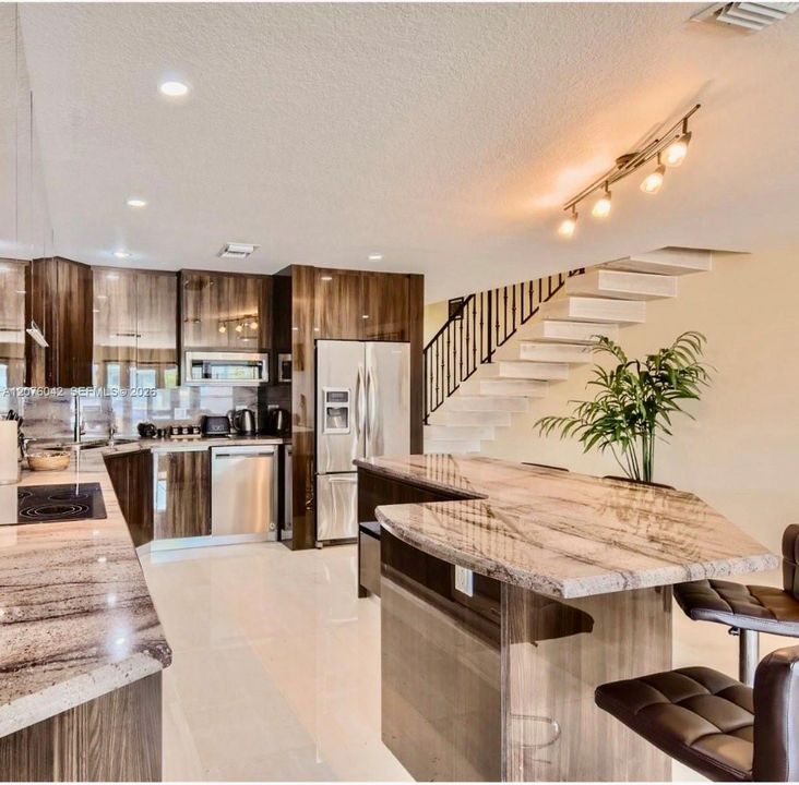 На продажу: $950,000 (3 спален, 3 ванн, 1804 Квадратных фут)