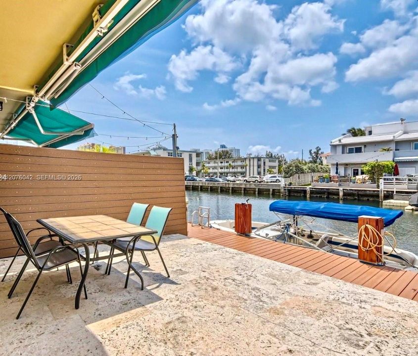 На продажу: $950,000 (3 спален, 3 ванн, 1804 Квадратных фут)