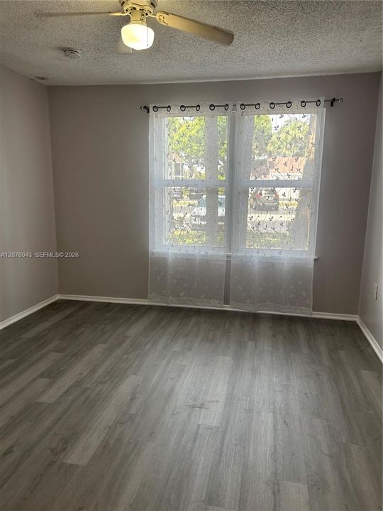 В аренду: $1,750 (2 спален, 1 ванн, 758 Квадратных фут)