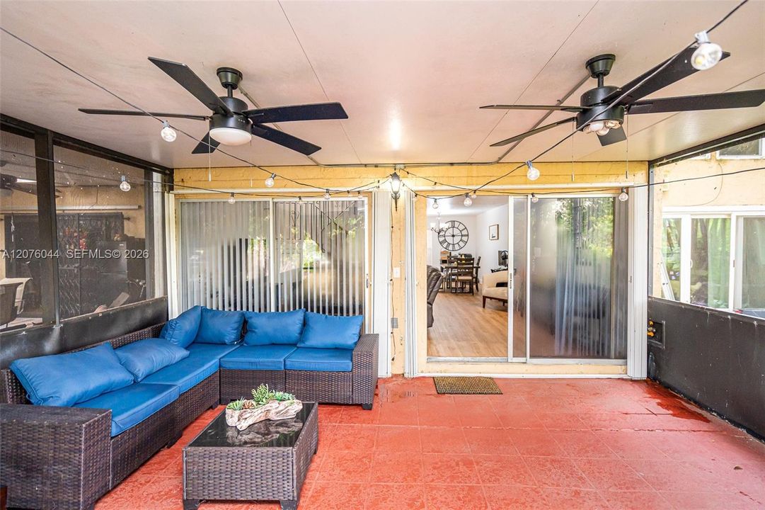 В аренду: $3,900 (4 спален, 2 ванн, 1205 Квадратных фут)