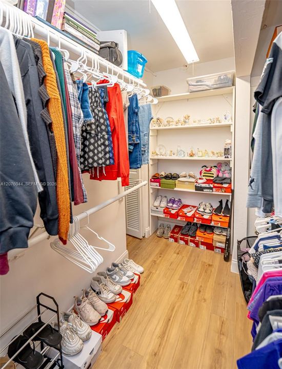 В аренду: $3,900 (4 спален, 2 ванн, 1205 Квадратных фут)