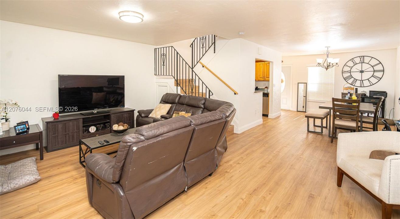 В аренду: $3,900 (4 спален, 2 ванн, 1205 Квадратных фут)