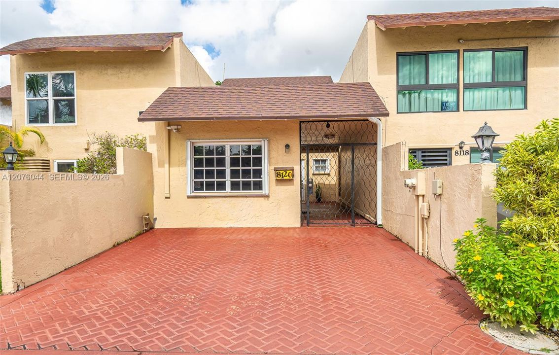 В аренду: $3,900 (4 спален, 2 ванн, 1205 Квадратных фут)
