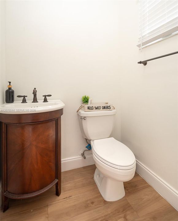 В аренду: $3,900 (4 спален, 2 ванн, 1205 Квадратных фут)