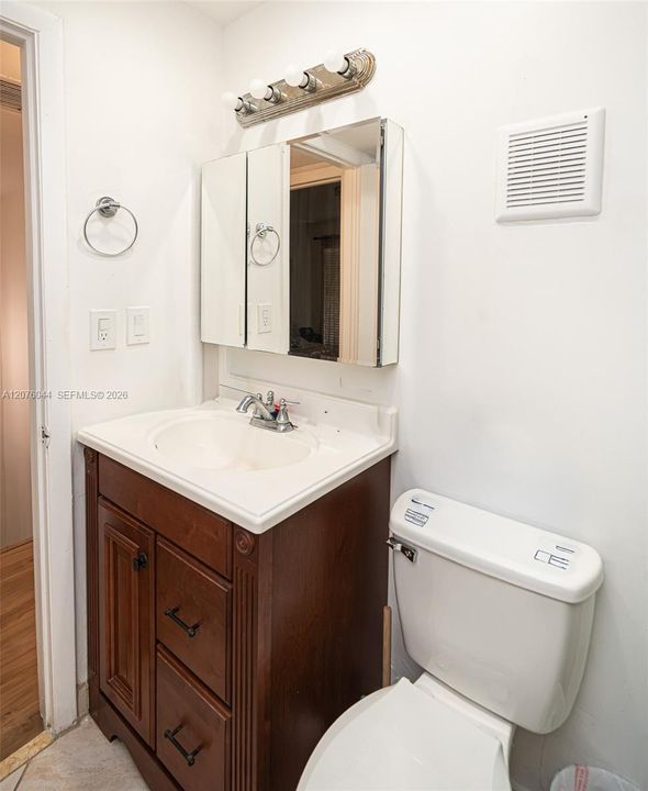 В аренду: $3,900 (4 спален, 2 ванн, 1205 Квадратных фут)