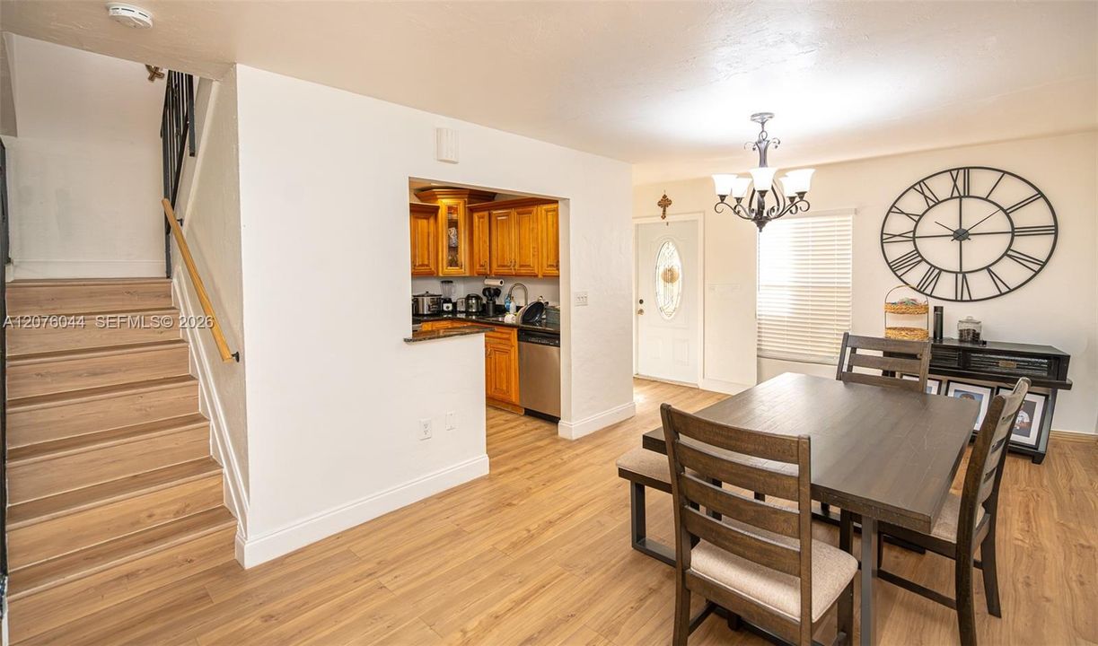 В аренду: $3,900 (4 спален, 2 ванн, 1205 Квадратных фут)