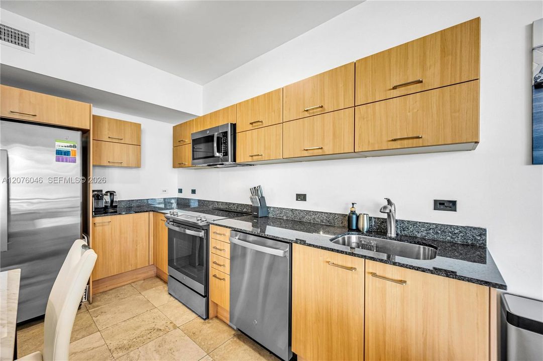 For Rent: $2,800 (1 beds, 1 baths, 740 Square Feet)