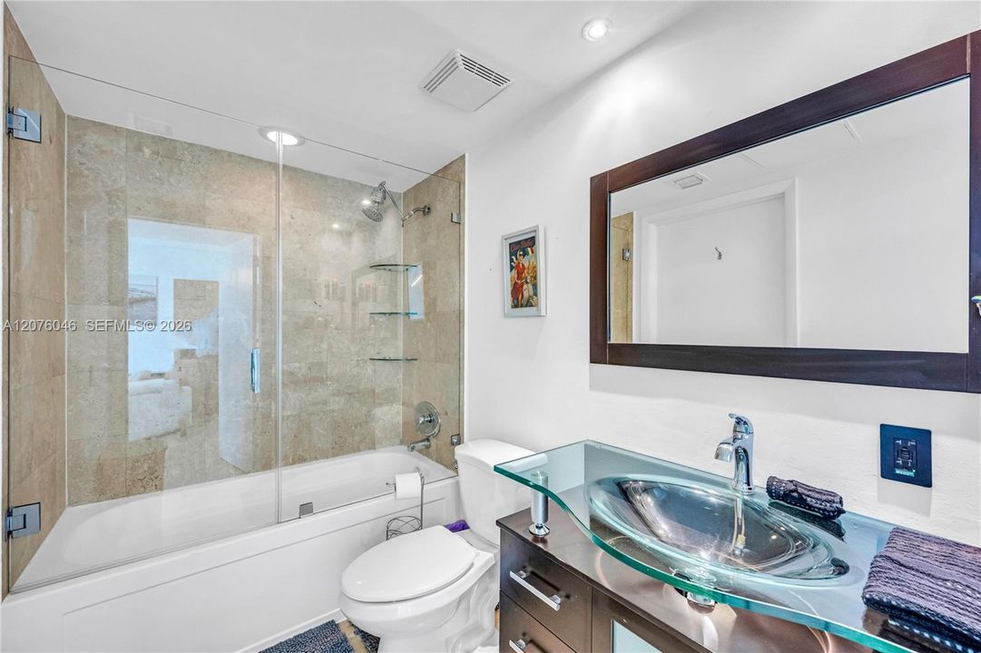For Rent: $2,800 (1 beds, 1 baths, 740 Square Feet)