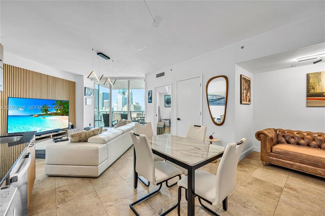 For Rent: $2,800 (1 beds, 1 baths, 740 Square Feet)