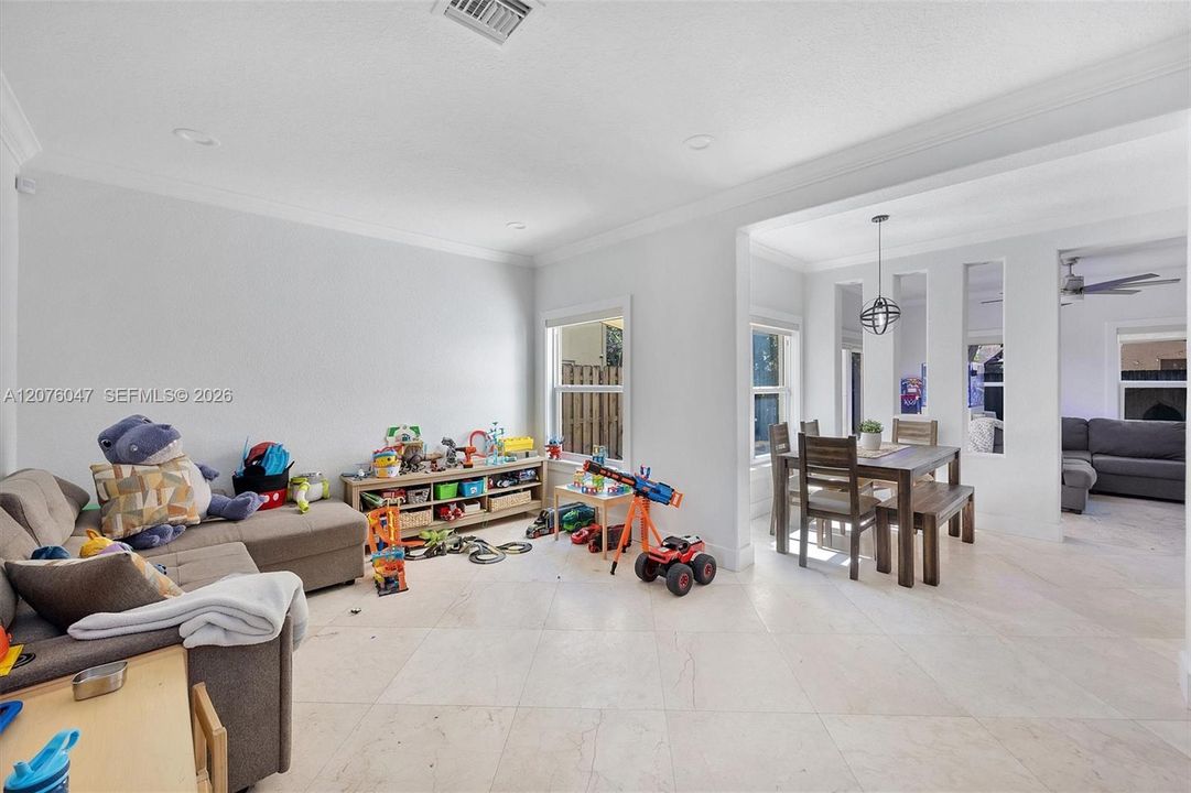 En Venta: $480,000 (3 camas, 2 baños, 1874 Pies cuadrados)
