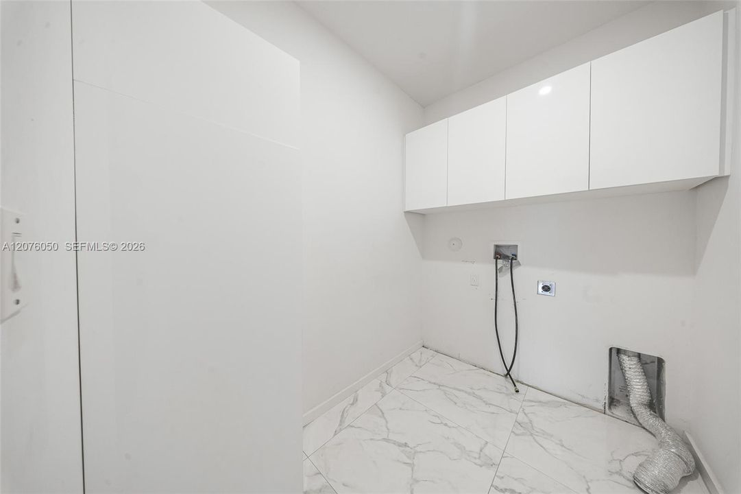 En Renta: $5,150 (5 camas, 3 baños, 3340 Pies cuadrados)