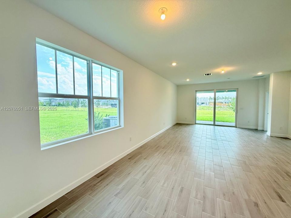 For Rent: $3,350 (3 beds, 2 baths, 1758 Square Feet)