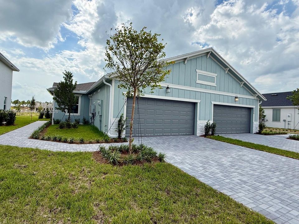 For Rent: $3,350 (3 beds, 2 baths, 1758 Square Feet)