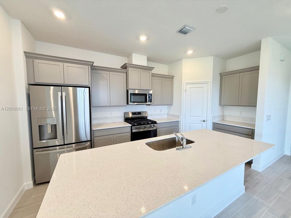 For Rent: $3,350 (3 beds, 2 baths, 1758 Square Feet)