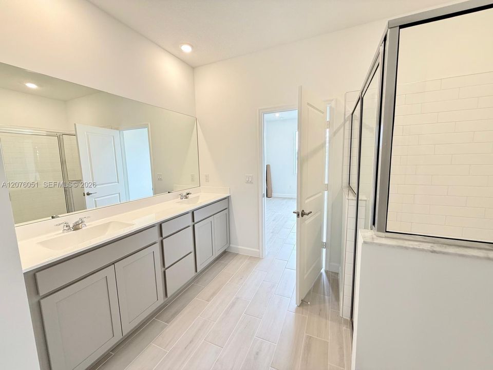 For Rent: $3,350 (3 beds, 2 baths, 1758 Square Feet)
