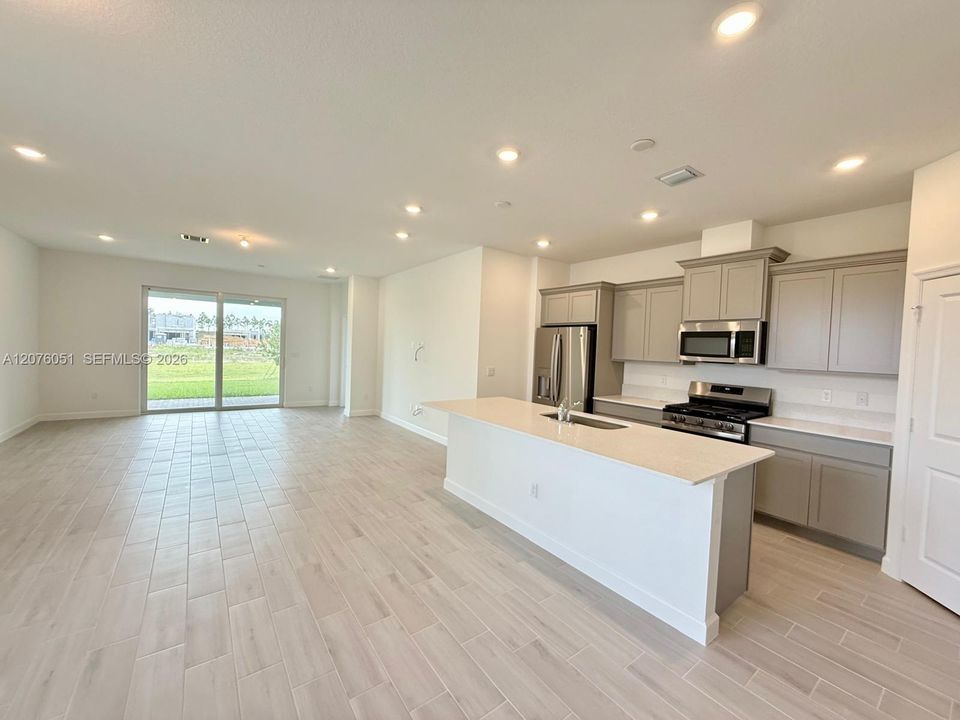 For Rent: $3,350 (3 beds, 2 baths, 1758 Square Feet)