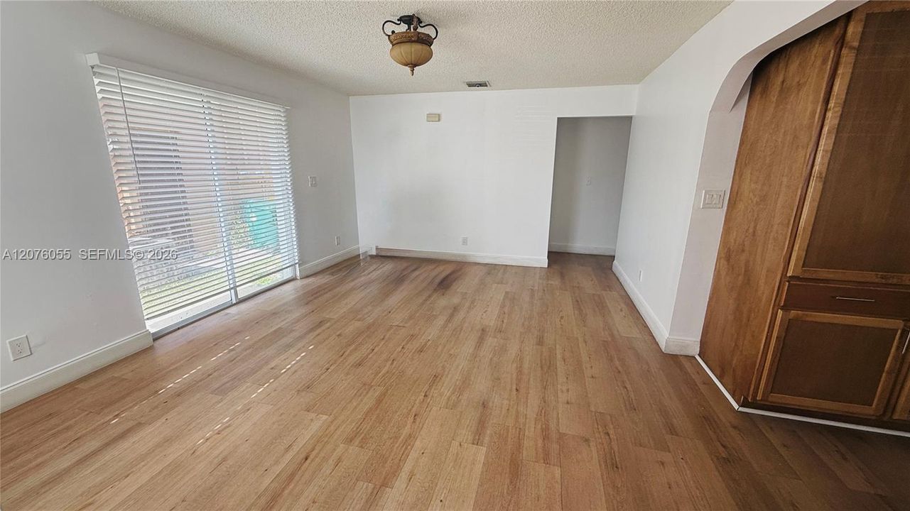 For Rent: $3,500 (3 beds, 2 baths, 1375 Square Feet)