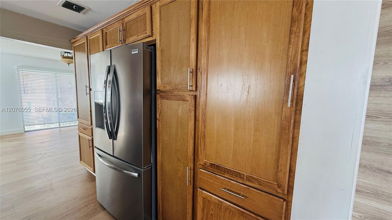 For Rent: $3,500 (3 beds, 2 baths, 1375 Square Feet)