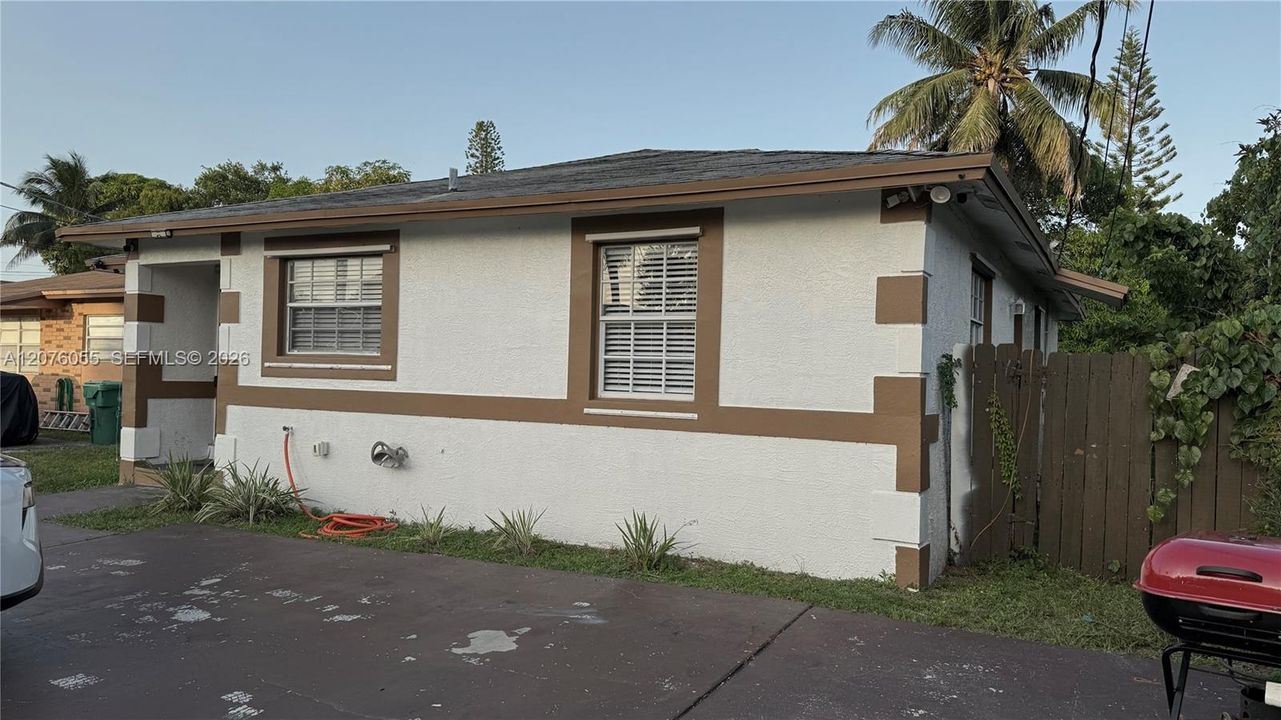 For Rent: $3,500 (3 beds, 2 baths, 1375 Square Feet)