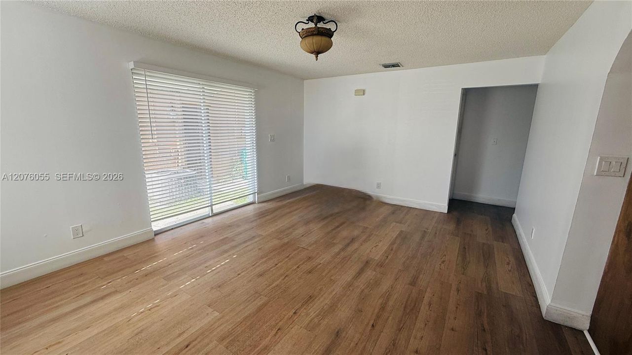 For Rent: $3,500 (3 beds, 2 baths, 1375 Square Feet)