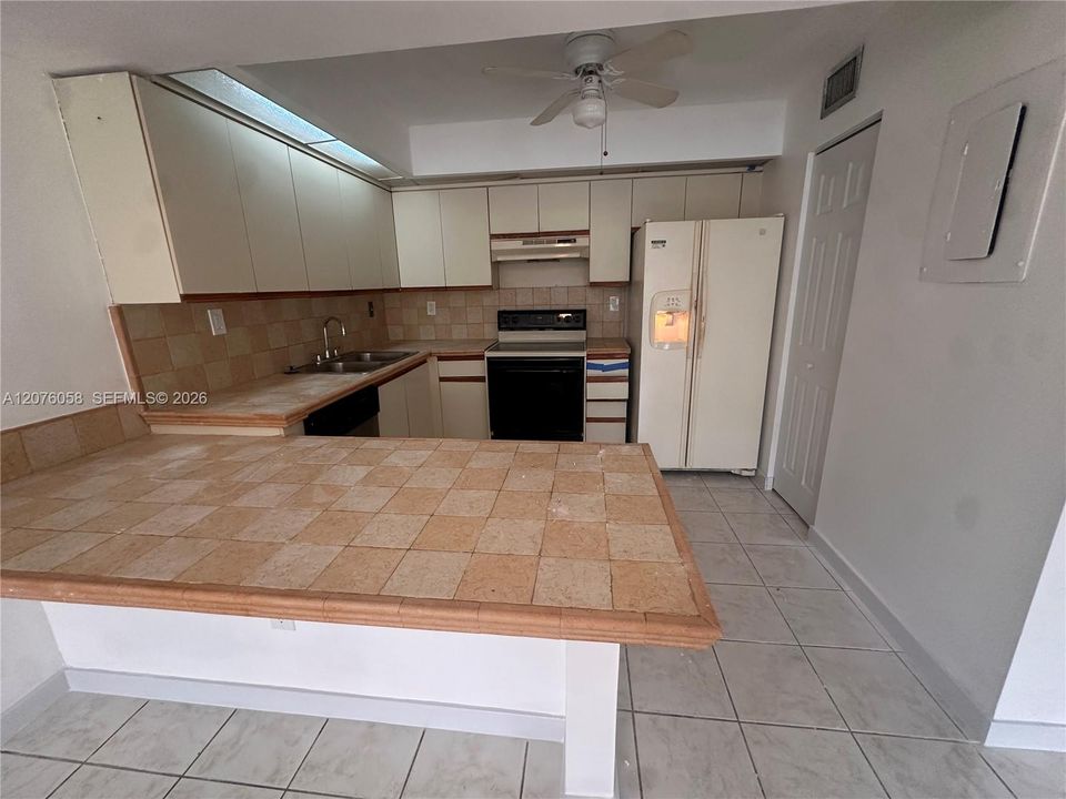 В аренду: $2,375 (2 спален, 2 ванн, 1152 Квадратных фут)