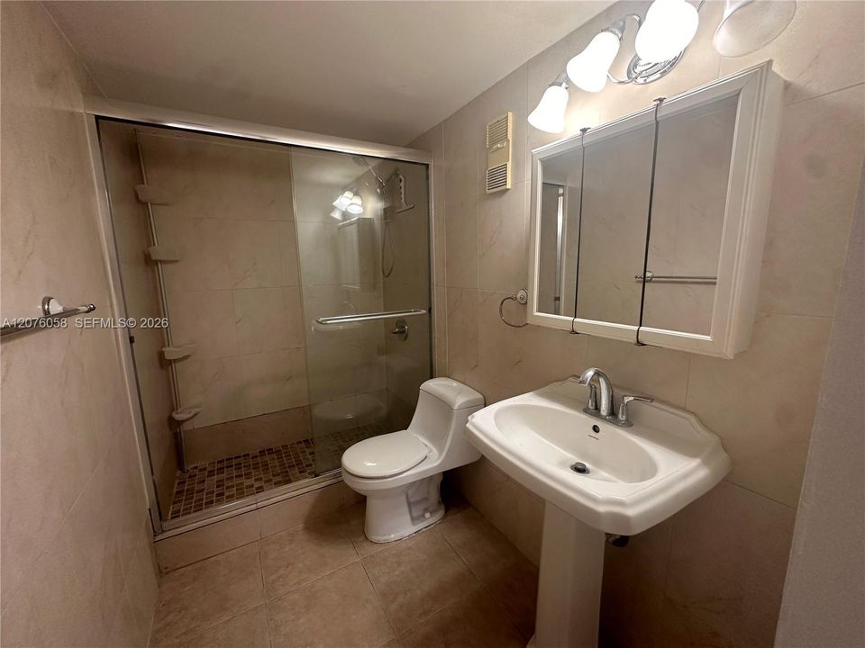 В аренду: $2,375 (2 спален, 2 ванн, 1152 Квадратных фут)