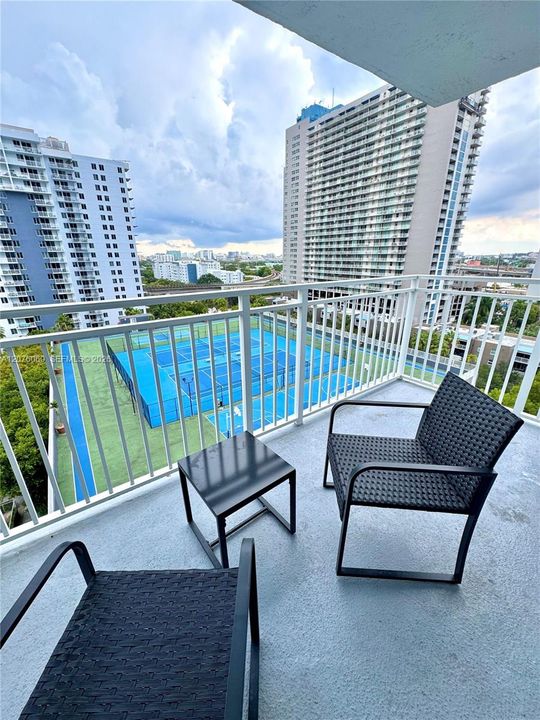 For Rent: $2,700 (1 beds, 1 baths, 593 Square Feet)