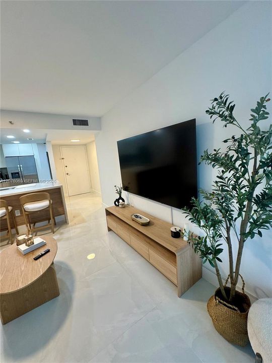 For Rent: $2,700 (1 beds, 1 baths, 593 Square Feet)