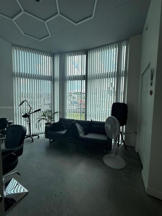 For Sale: $370,000 (2 beds, 2 baths, 1026 Square Feet)