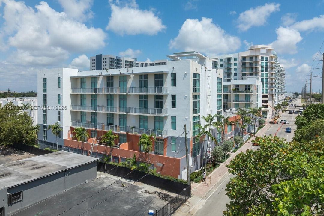 For Sale: $370,000 (2 beds, 2 baths, 1026 Square Feet)