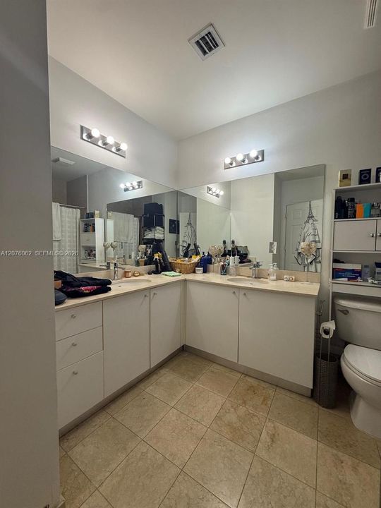 For Sale: $370,000 (2 beds, 2 baths, 1026 Square Feet)
