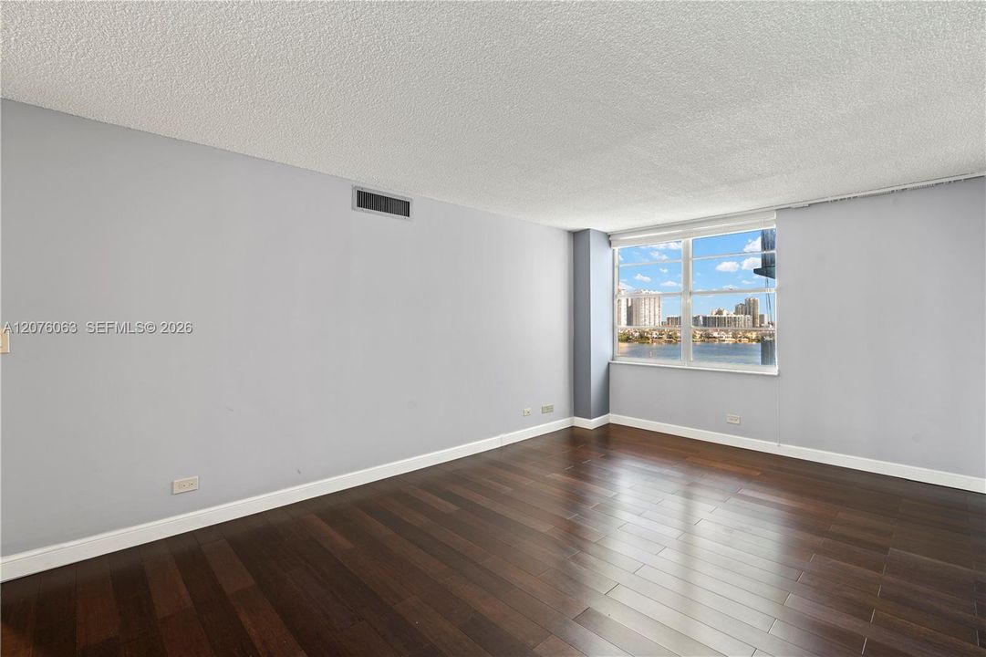 En Venta: $445,000 (2 camas, 2 baños, 1488 Pies cuadrados)