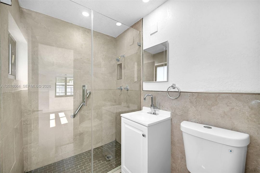 На продажу: $619,000 (4 спален, 2 ванн, 1755 Квадратных фут)