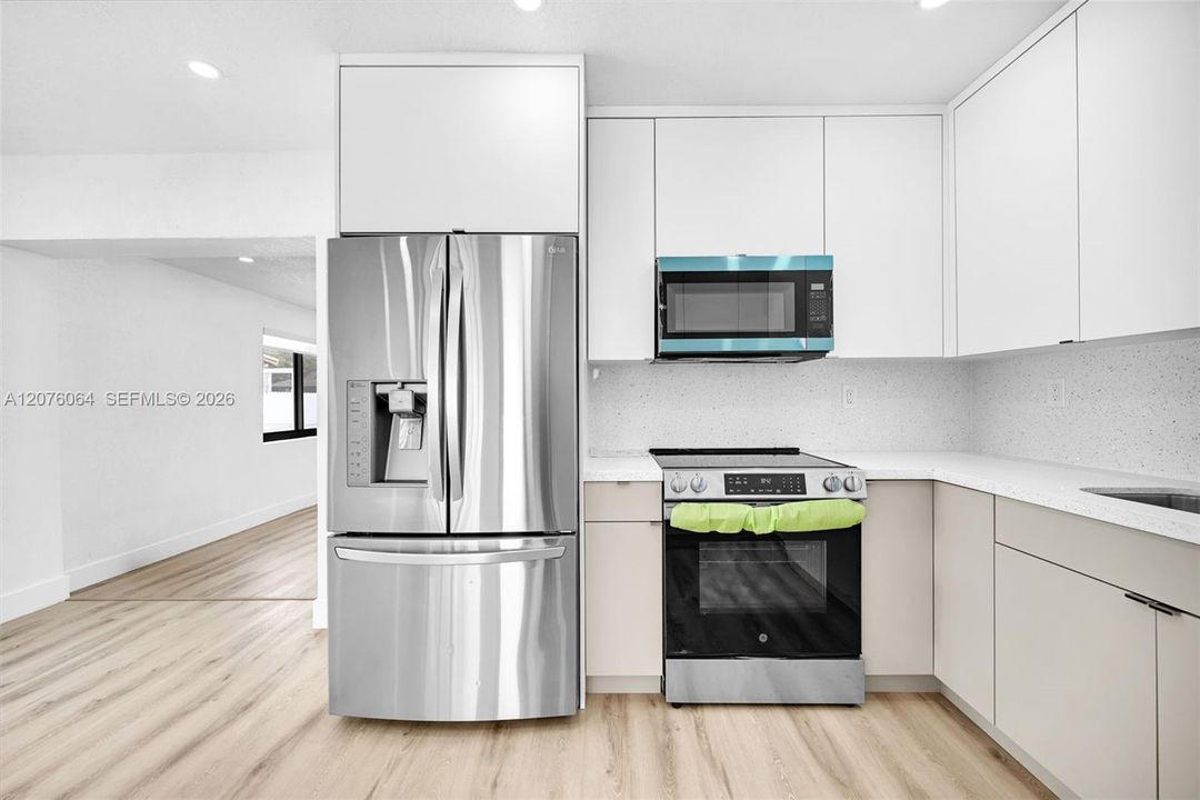 На продажу: $619,000 (4 спален, 2 ванн, 1755 Квадратных фут)
