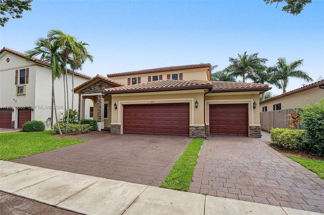 For Sale: $655,000 (5 beds, 3 baths, 3196 Square Feet)