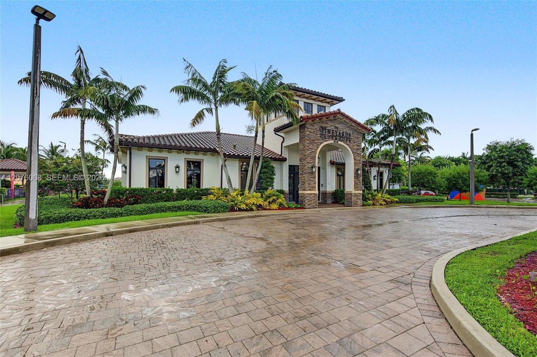 For Sale: $655,000 (5 beds, 3 baths, 3196 Square Feet)