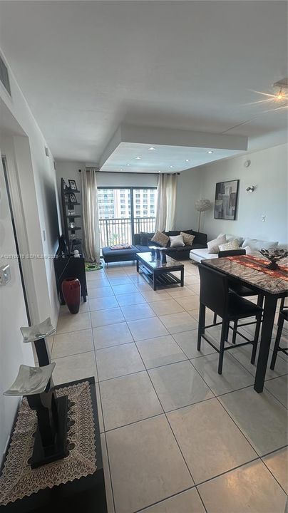 For Rent: $2,900 (2 beds, 2 baths, 1125 Square Feet)