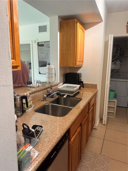 For Rent: $2,900 (2 beds, 2 baths, 1125 Square Feet)