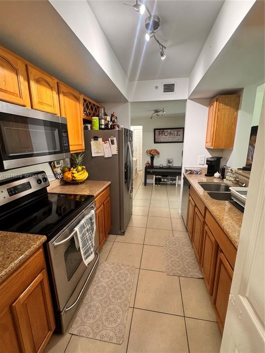For Rent: $2,900 (2 beds, 2 baths, 1125 Square Feet)