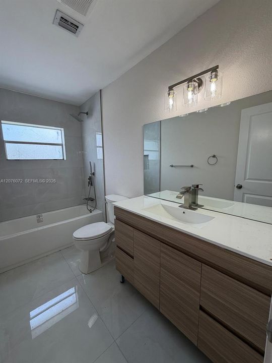 En Renta: $3,500 (4 camas, 2 baños, 1496 Pies cuadrados)
