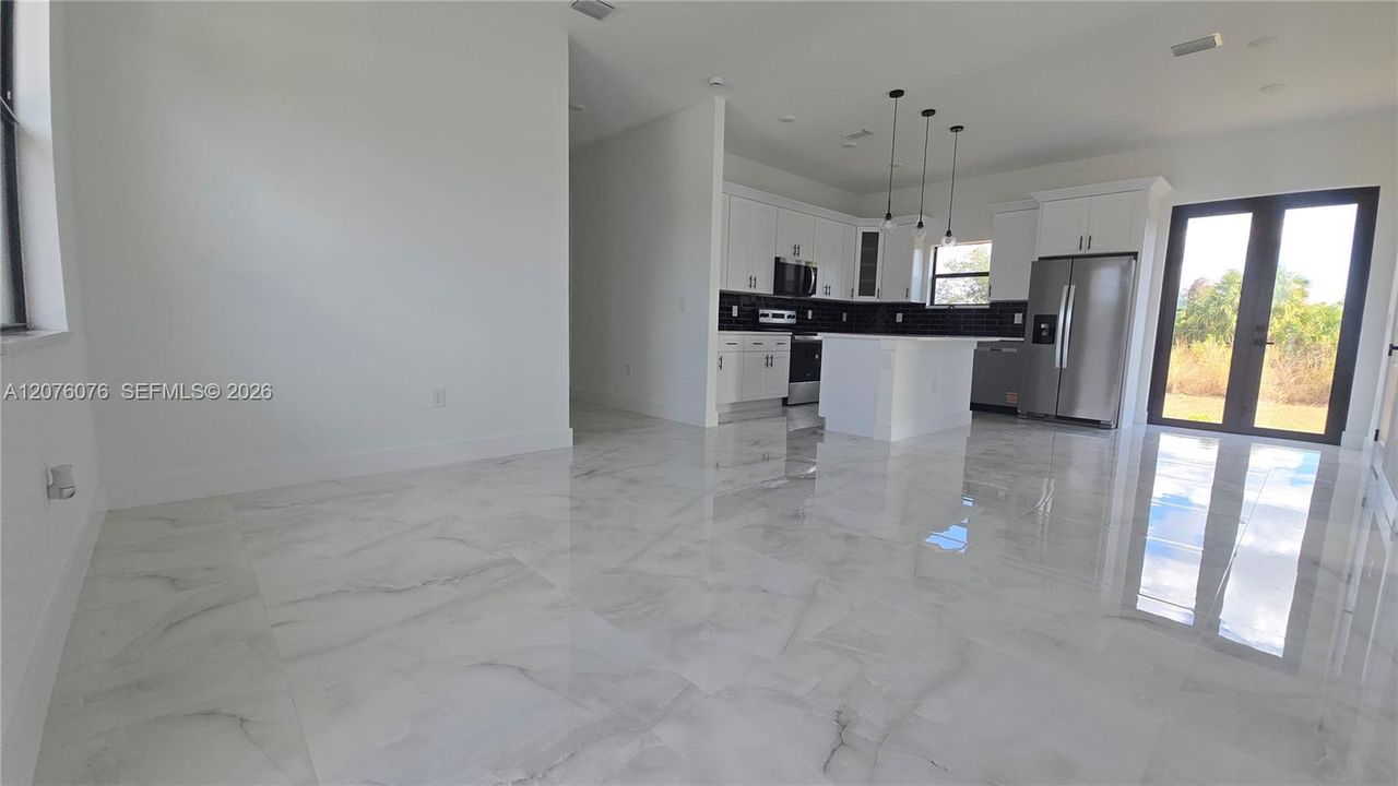 Livingroom & Kitchen