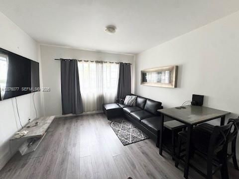 For Rent: $2,125 (1 beds, 1 baths, 534 Square Feet)